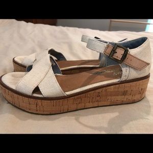 TOMS white sandals sz 6.5